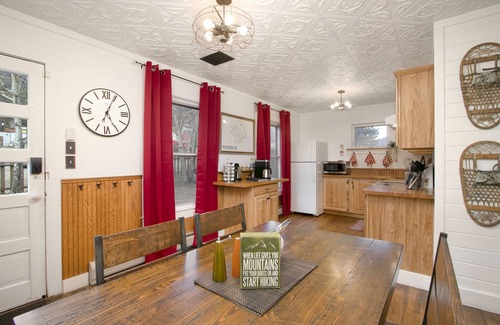 Georgetown House | Historic Mountain House close to skiing & outdoor adventures