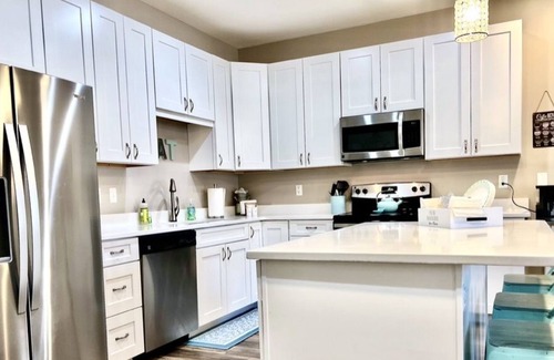 East Hill House | Historic Neighborhood, 14 min to beach, 6 min to downtown