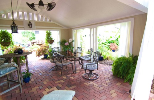 Duckpond House | Historic one bedroom Home- Walk to Downtown