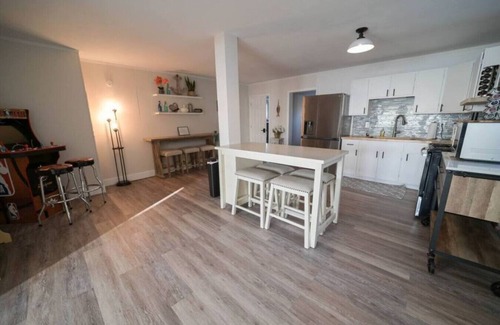 Sylvan Beach House | Historic Oneida Lakefront Home 14/BR Sleeps 42!