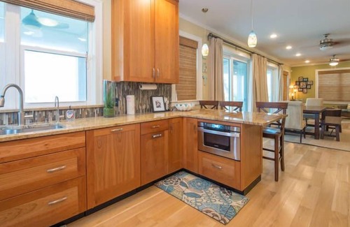 Pass-a-Grille House | Historic Pass a grille Beachfront Balcony Gulf Views, 4Bd, 3Ba, Wi-Fi SL10