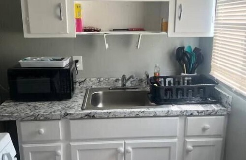 Valdosta Apartment | Historic Peaceful Apt near VSU & SGMC