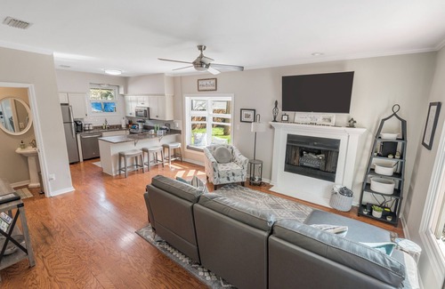 Seville Historic District House | Historic Pensacola 2BR townhouse open now for Fall festivals. Walk everywhere!