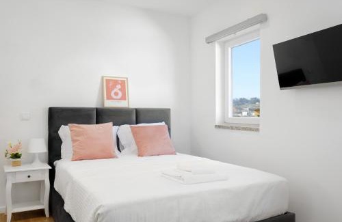 Santa Marinha House | Historic Porto Studio, 2 Min Walk to Douro River