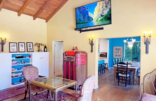 Monte Rio House | ~Historic Riverfront 5 Bed 5 1/2 Bath home + Hot Tub, Private Dock & Watercraft~