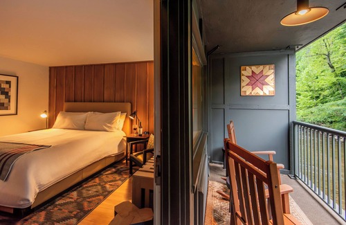 Gatlinburg Hotel | Historic Rocky Waters Inn, A Small Luxury Hotel