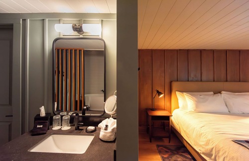 Gatlinburg Hotel | Historic Rocky Waters Inn, A Small Luxury Hotel