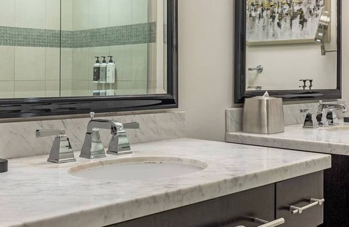 Lower Nob Hill Resort | Historic San Francisco Resort w/Classic Charm+Modern Style 1Bd/1Ba Presidential