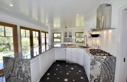 Avon House | Historic Sea Capt Home Overlooking Twilight Lake: Pool, Walk To Beach & Village