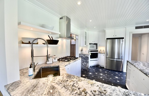 Avon House | Historic Sea Capt Home Overlooking Twilight Lake: Pool, Walk To Beach & Village