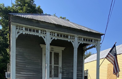 Donaldsonville House | Historic Shot Gun Home- In Historical Donaldsonville