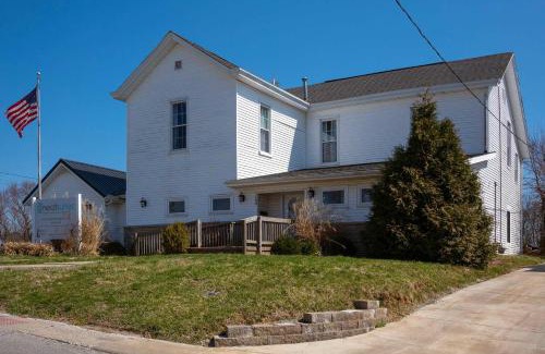 Williamstown House | Historic Simmons Estate sleeps 20
