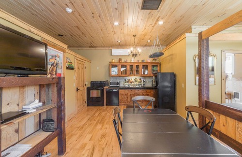 Ouray Condo | Historic Suite - Downtown Ouray - On Main Street - Air Conditioning!