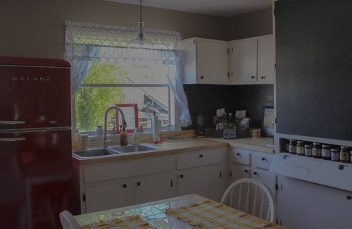 Olive Hill Cottage | Historic trail town cozy cottage!