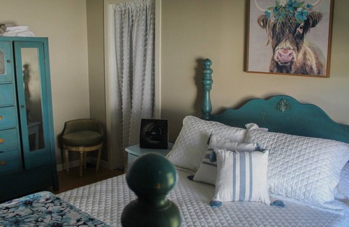 Olive Hill Cottage | Historic trail town cozy cottage!