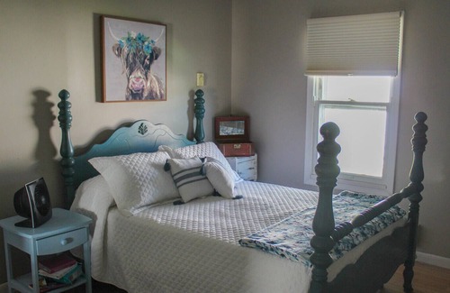 Olive Hill Cottage | Historic trail town cozy cottage!