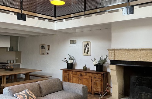 Meynes House | Historic wine property in Provence