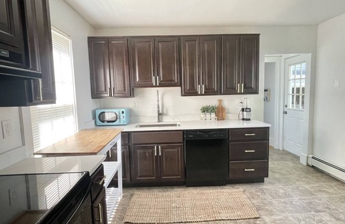 Brunswick Apartment | Historical 1st Floor 3BR APT Brunswick @ Bowdoin