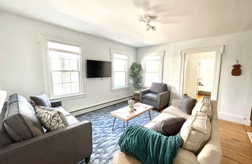 Brunswick Apartment | Historical 1st Floor 3BR APT Brunswick @ Bowdoin