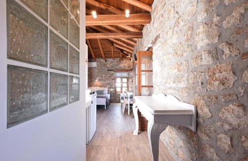 Afytos Condo | Historical house in the center of Afytos