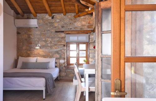 Afytos Condo | Historical house in the center of Afytos