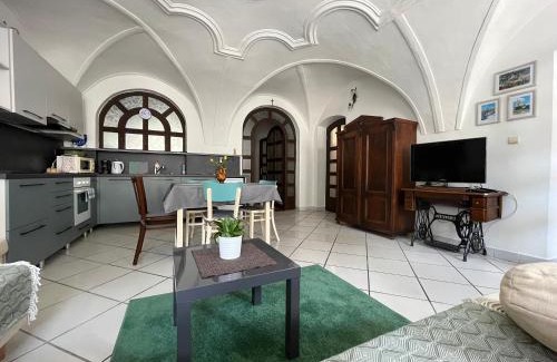 Banska Bystrica Apartment | Historický apartmán v centre mesta-2min pešo na námestie