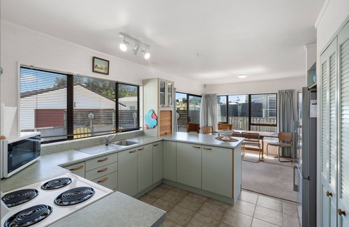 Waitarere Beach House | Hit The Beach - Waitarere Beach Holiday Home