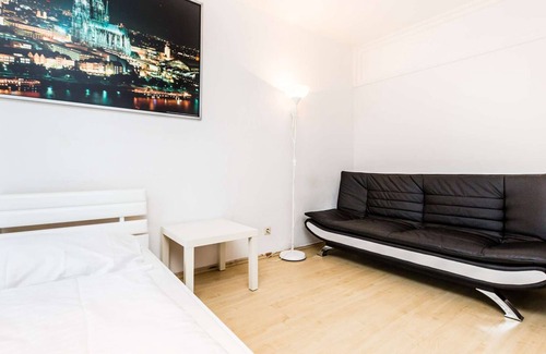 Kalk Apartment | HÖ01 large apartment with dryer and washing machine
