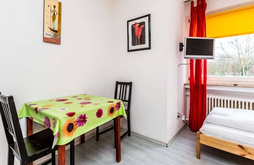 Vingst Apartment | HÖ01 large apartment with dryer and washing machine