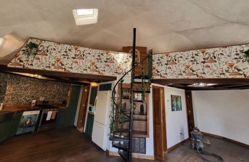 Arlington Cottage | Hobbit Hole on 15 acres