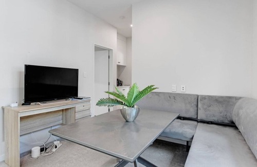 Hobsonville House | Hobsonville Guest Suite with Wi-Fi