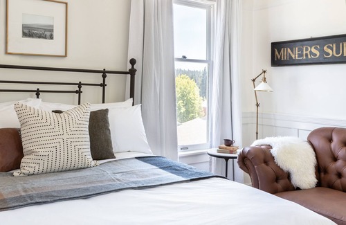 Grass Valley Hotel | Holbrooke Hotel