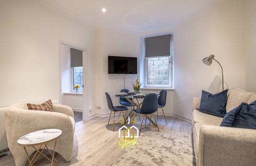 Central Aberdeen Apartment | Holburn Hideaway-SJA Stays-Luxury 2 Bed Apartment