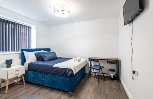 Coventry House | Holiday and Contractor Stay - Sleeps 2