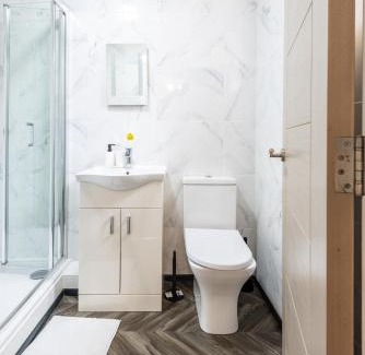 Coventry House | Holiday and Contractor Stay - Sleeps 2