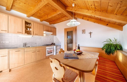 San Genesio Atesino Apartment | Holiday Apartment 'Stücklhof Wohnung Edelweiss' with Mountain View