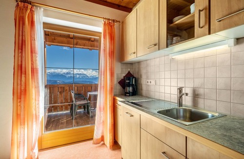 San Genesio Atesino Apartment | Holiday Apartment 'Stücklhof Wohnung Edelweiss' with Mountain View