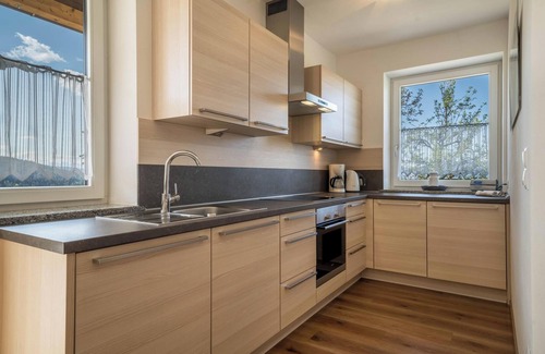 Verano Apartment | Holiday Apartement "Rotsteinhof Morgentau" with Balcony & Wi-Fi