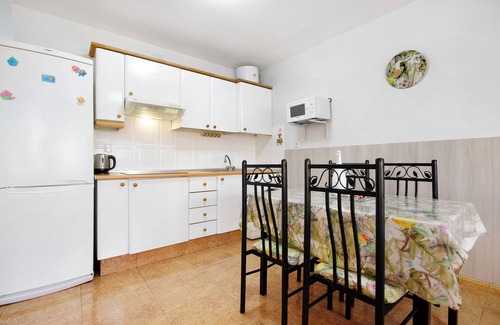 Caleta de Fuste Apartment | Holiday Apartment "Paulalucía" with Mountain View, Shared Pool & Wi-Fi