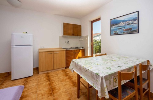 Povile Apartment | Holiday apartment with terrace and air conditioning