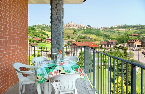 San Matteo Apartment | Holiday apartment 'Glicine' in Piedmont, with shared pool, garden and sauna