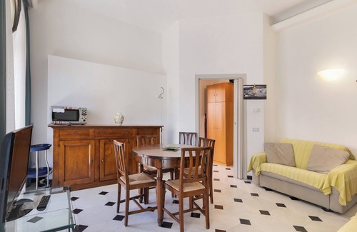 Varigotti Apartment | Holiday Apartment 6 Mehari close to the Beach with Balcony & Wi-Fi