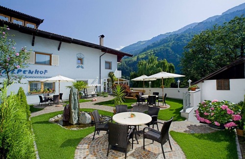 Saltusio Apartment | Holiday Apartment "Alpenhof Lodge Almrose iii" with Mountain View, Pool & Wi-Fi