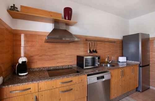 Playa de Arinaga Apartment | Holiday Apartment 'Apartamento Fani N2' with Private Terrace, Wi-Fi and Air Conditioning