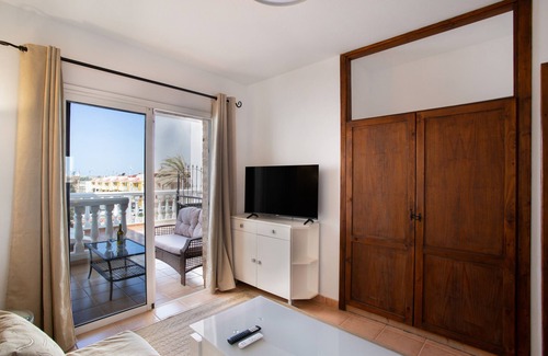 Playa de Arinaga Apartment | Holiday Apartment 'Apartamento Fani N2' with Private Terrace, Wi-Fi and Air Conditioning