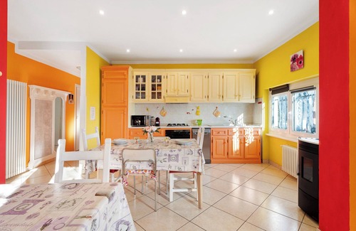 Verbania Apartment | Holiday Apartment Casa Bella with Lake View, Shared Garden & Wi-Fi