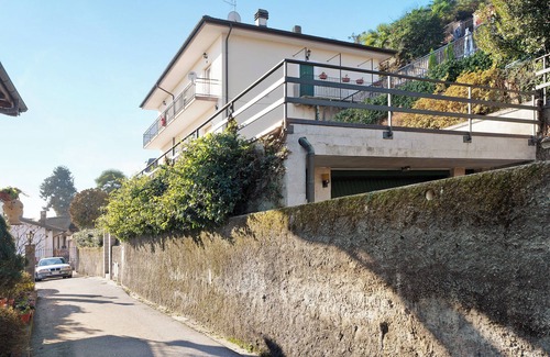 Verbania Apartment | Holiday Apartment Casa Bella with Lake View, Shared Garden & Wi-Fi