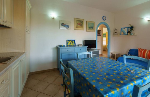 Murta Maria Apartment | Holiday Apartment 'Casa Vacanze Mirtillo' with Shared Pool, Terrace & Garden