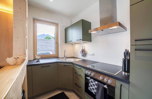 Cermes Apartment | Holiday Apartment "Das Runde" with Mountain View, Wi-Fi, Garden & Terrace