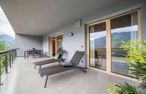 Cermes Apartment | Holiday Apartment "Das Runde" with Mountain View, Wi-Fi, Garden & Terrace